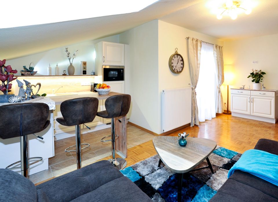 "APPARTEMENT" mit Balkon, Klima und Frühstück