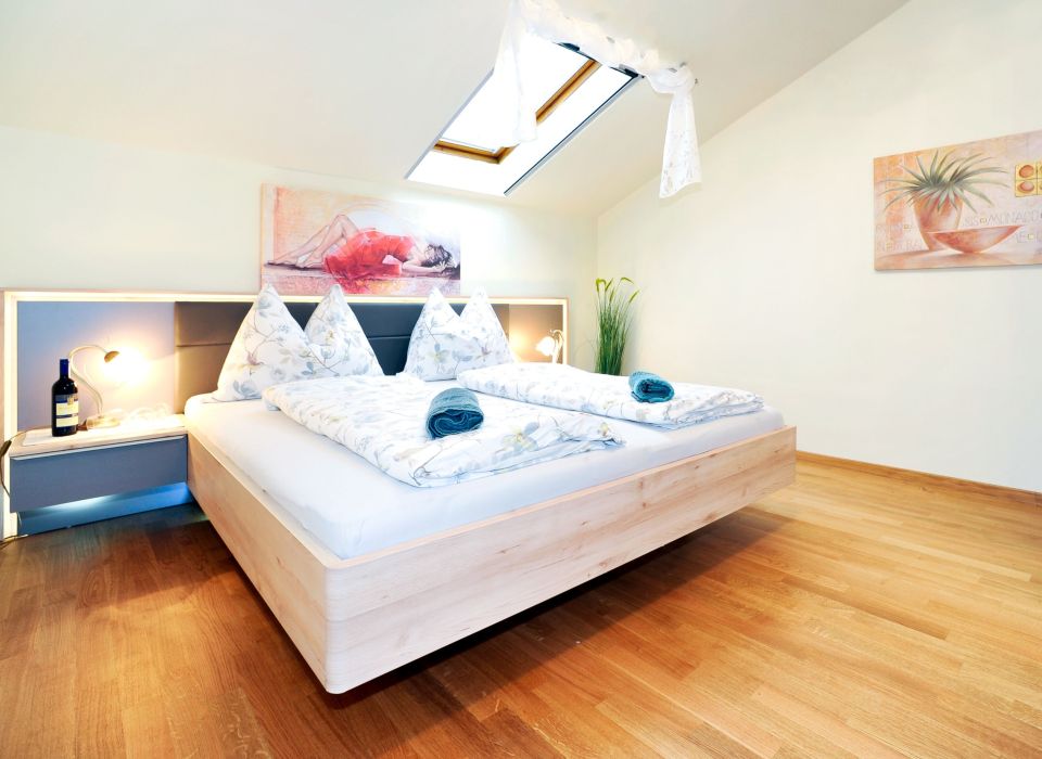 "FAMILIENZIMMER" mit Balkon, Klima und Frühstück